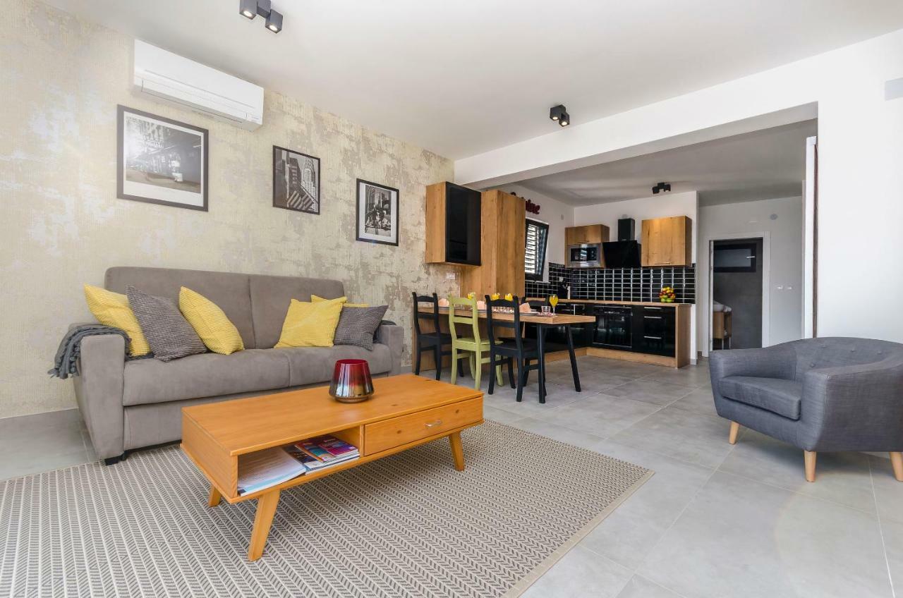 Apartments Villa Adriana II Срима Екстериор снимка